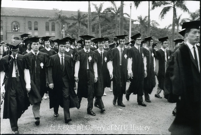 畢業生遊校園1964