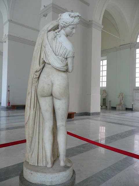Callipygian Venus statue