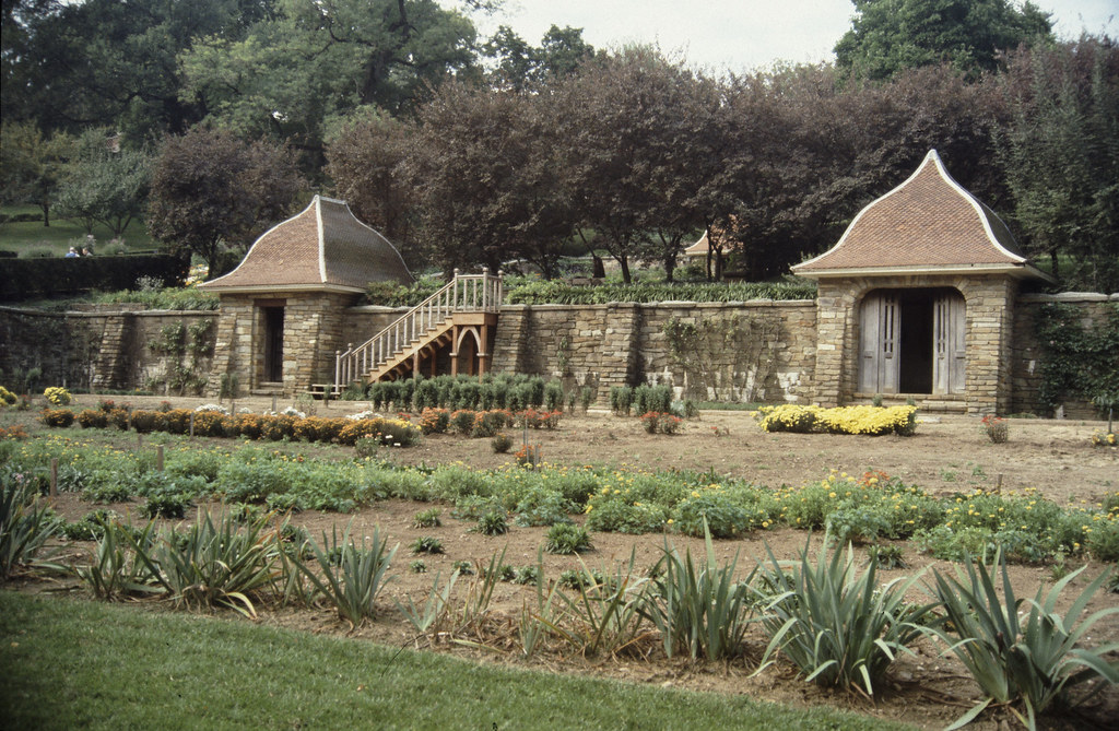 Dumbarton Oaks Gardens: Kitchen Garden: toward the west | Flickr
