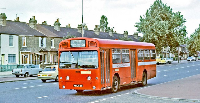 London Transport: SMS53 (AML53H) from Fulwell Garage in Lower Mortlake Road, Richmond on Route 90