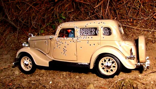 Bonnie and Clyde 1934 Ford Fordor Deluxe Sedan 'The Death Car' 167 Bullets