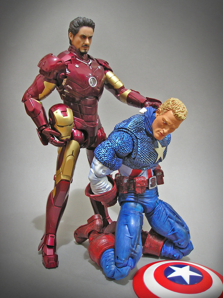 Hot Toys_Ironman_Marvel_Icons_Captain_America