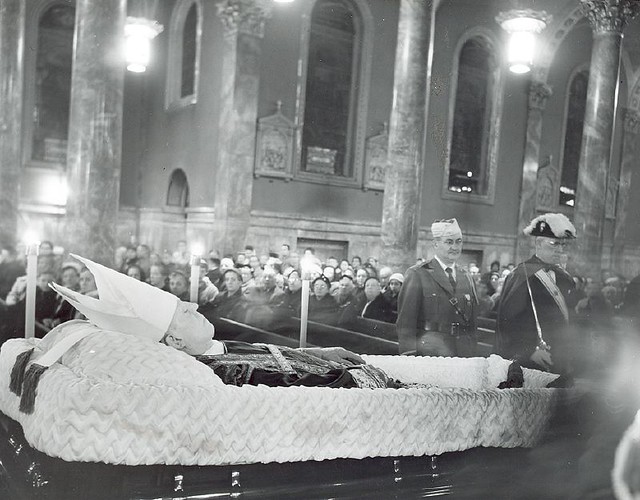 Archbishop Molloy's Funeral (01) - Viewing of Archbishop Molloy's open casket