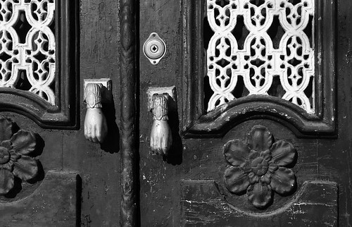 door white black portugal monochrome mono hand traditional knocker handles include tomar digital photo image photograph 081225tomar012edited1web nikon nikkor dslr d80 madeinportugal view protectedbypixsy