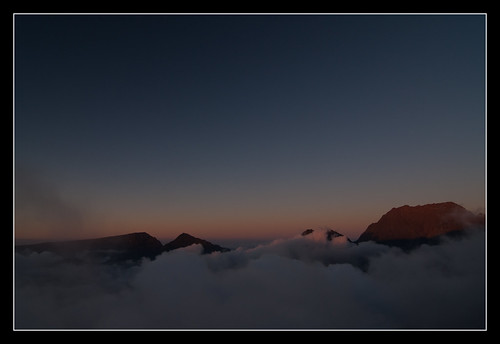 Coucher de soleil sur Mafate by Florent Bouckenooghe, NIKON D200 + 12-24 mm f/4 @ 12 mm - 1/80 s - f/6,7 - 200 ISO
<a href="http://BigHugeLabs.com/flickr/
