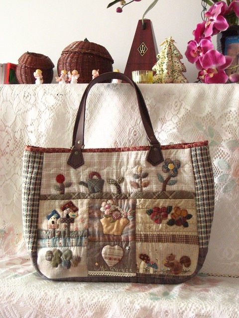 hand applique quilted bag, in the garden