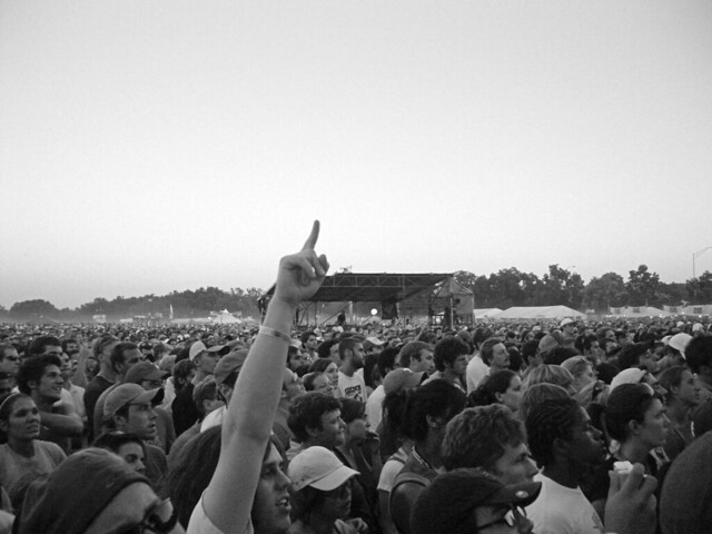 ACL crowd - Color to B&W conversion