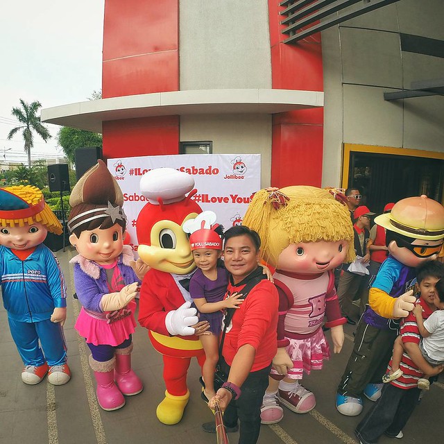 I wouldn't mind waking up for an early coverage... specially if aiah can now be singing what I've been enjoying before... #iLoveYouSabado   #Jollibee #Jollytown #parkmall #cebu #happiness