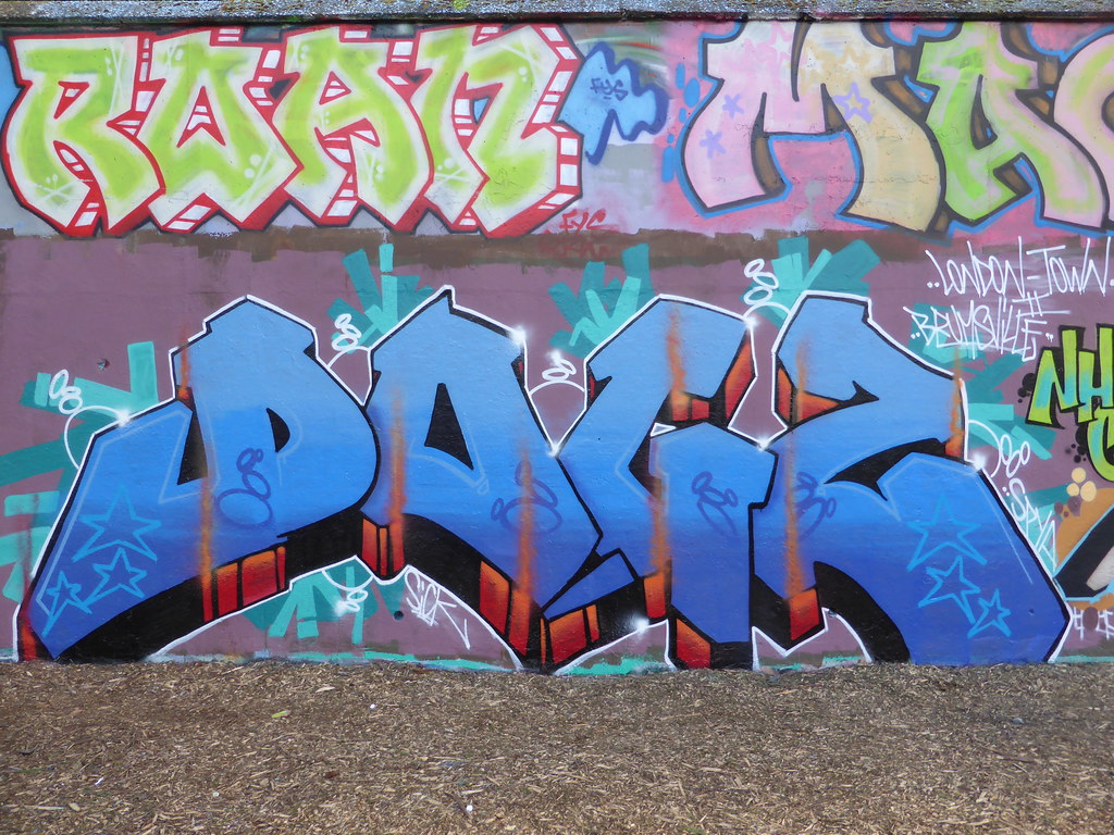 Dogz graffiti, Trellick Tower