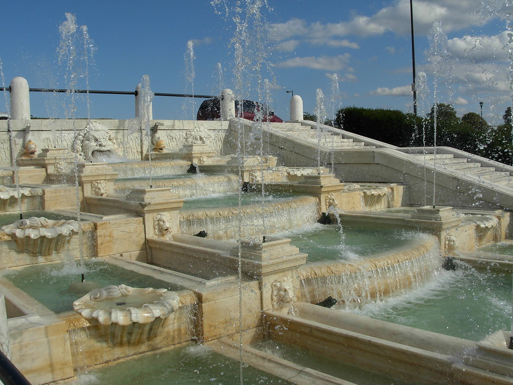 Side Fountain