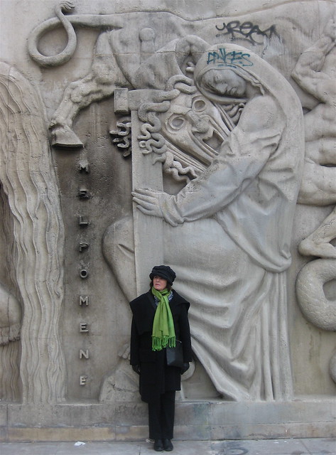 Sue and Palais de Chaillot monument