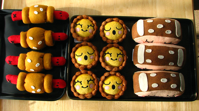 bakery tray of plushies!