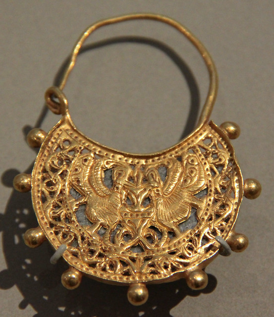 V&A - medieval earring