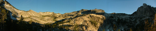 Sunrise over the Enchantments from South of Lake Viviane by Alan Cordova, <a href="http://loc.alize.us/#/flickr:2775484536" rel="nofollow">Enchantment Lakes</a> <a href="http