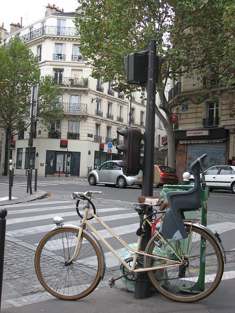 Bike in Menilmontant, Paris, France (29)