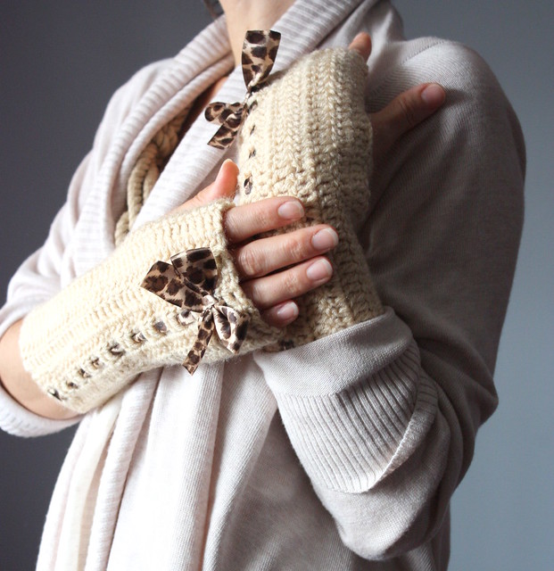 Crochet fingerless gloves animal print ribbon bow beige