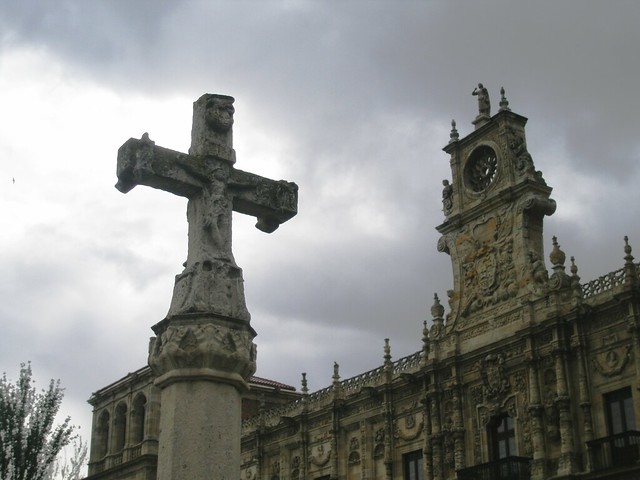 LEÓN. Una cruz en el camino  a Compostela/A cross on the way to Compostela.