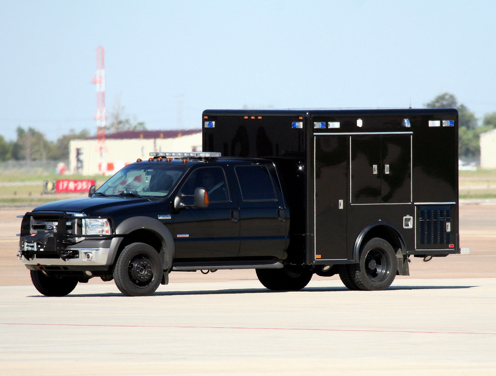U.S. Secret Service Presidential Detail Hazardous Materials Mitigation Unit - Ford F550/Horton - a b