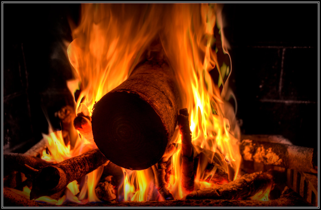 The History Of The Yule Log At Christmas - Whychristmas.Com