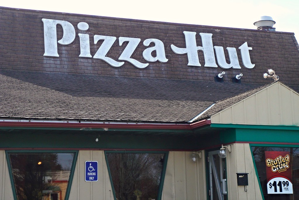 Brown Roof Pizza Hut with 1970 Labelscar