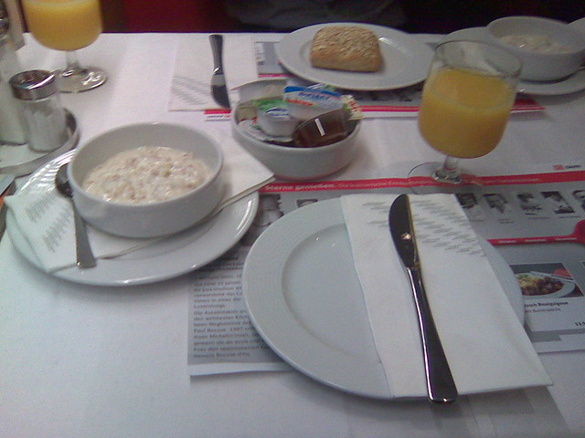 200802001 DB dining car breakfast