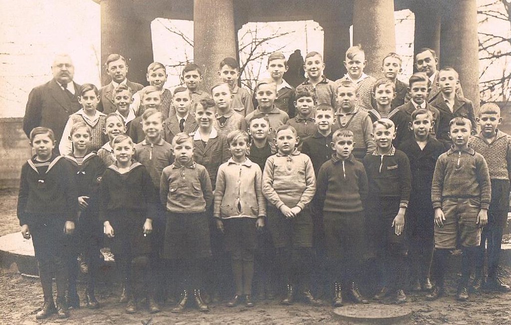 unknown-schoolclass-1930s-m-i-h-flickr