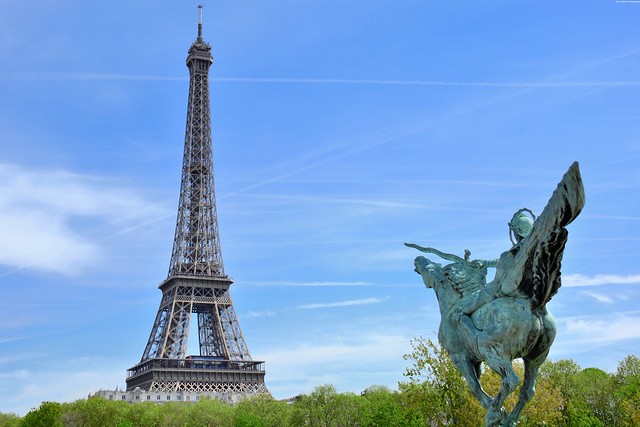 Don Quichotte et la tour Eiffel