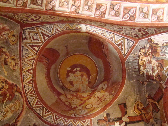 San Miguel arcángel pintura al fresco interior Iglesia de Carikli Sandalias Museo al aire libre de Goreme Capadocia Turquía 55