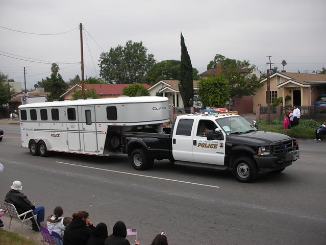 LOS ANGELES COUNTY POLICE - FORD DUALLY PICKUP TRUCK pulling HORSE TRAILER