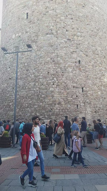 Huge queue at the Galata tower... so no access AGAIN... Grhhh!