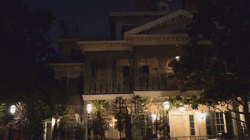 Disneyland Haunted Mansion Traveling Light Effect