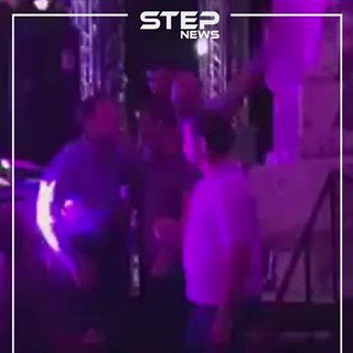 شاهد بالفيديو|| ما فعله عناصر الأمن بحيدرة سليمان عند محاولته تقبيل حسين الديك بحفلٍ غنائي