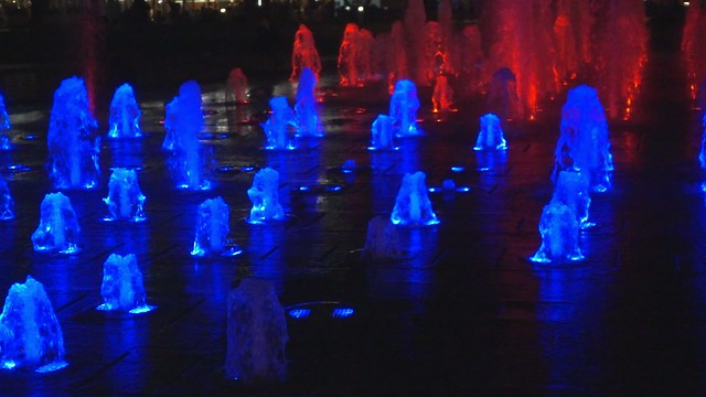 Piccadilly Gardens: Fountains at Night : in slow motion