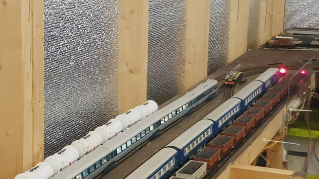 EM1 Class 76 DCC chassis test
