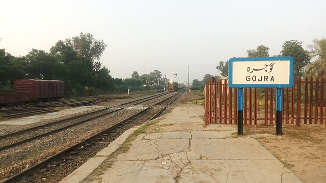 Pakistan Railways Karakoram Express Train Passing Gojra Railway Station