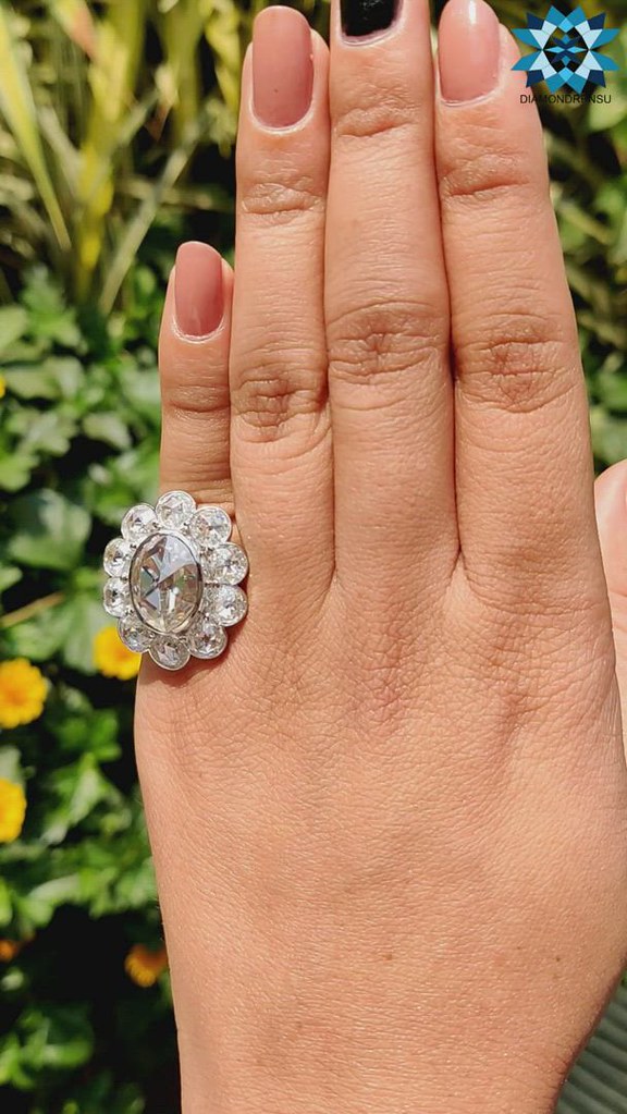 Attractive Flower Style Engagement Ring