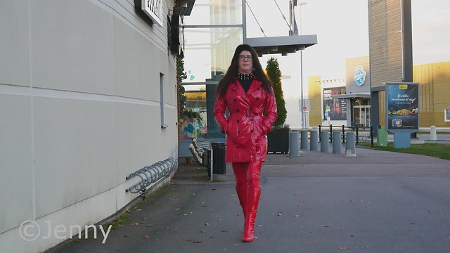 Red shiny outfit - Video version