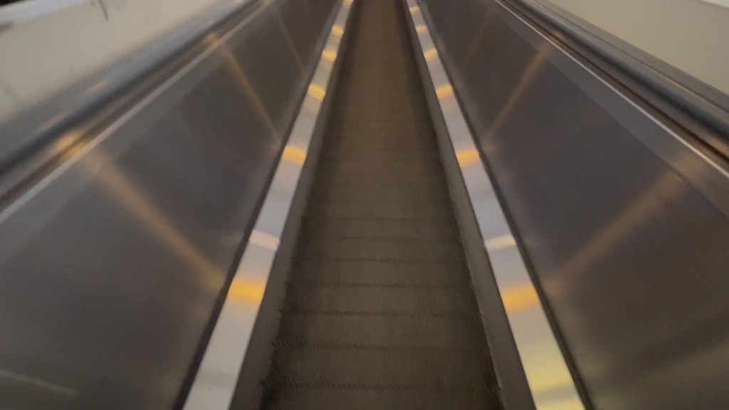 escalator - fhd iphone13pro