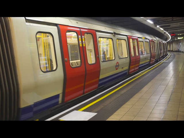 Train, Circle and District Line, Mansion House Underground Station, Cannon Street, City of London, EC4N 6JN (2)