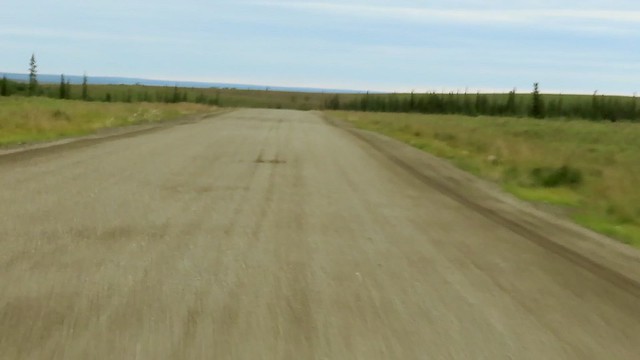 A drive to Tuktoyaktuk from Inuvik and back -  A short clip, just outside of Inuvik