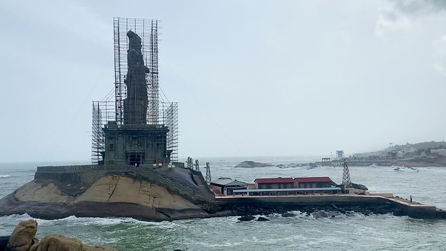 Thiruvalluvar Statue and Vivekananda Rock Memorial, Kanyakumari