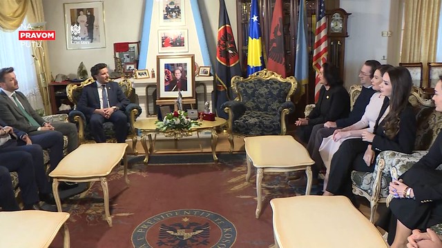 Posjeta istorijskoj rezidenciji dr Ibrahima Rugove - porodica Rugove ugostila premijera Abazovića - kadrovi