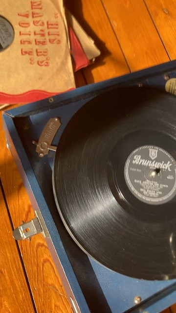 HMV model 101 portable gramophone