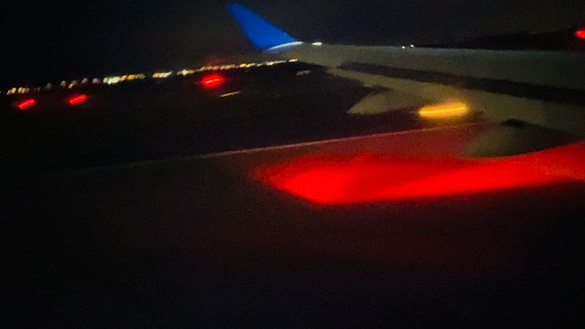 Taking Off at Night from JFK. Ночной Взлет из Аэропорта им. Дж. Кеннеди, Нью Йорк.  IMG_4495