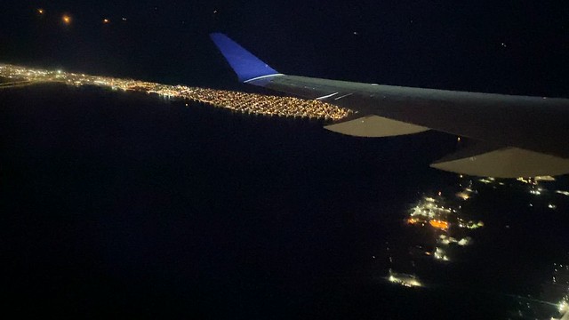 Taking Off at Night from JFK. Ночной Взлет из Аэропорта им. Дж. Кеннеди, Нью Йорк.  IMG_4496