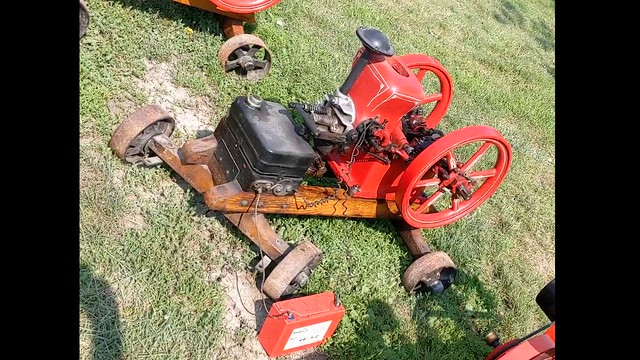 Antique Engine - Associated Manufacturers 1.5hp 'Johnny Boy' 1c (1915) (video)
