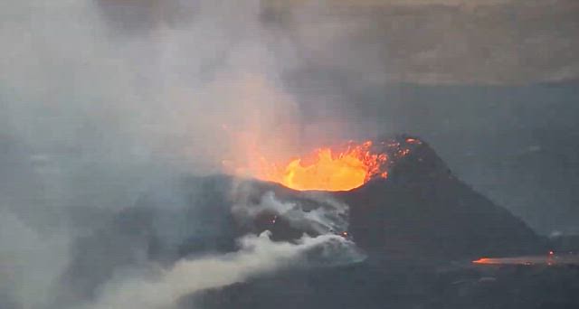 Mt. Hagafell-Mt. Stóra Skógfell area eruption, Iceland (7:35 PM-on, 10 April 2024)