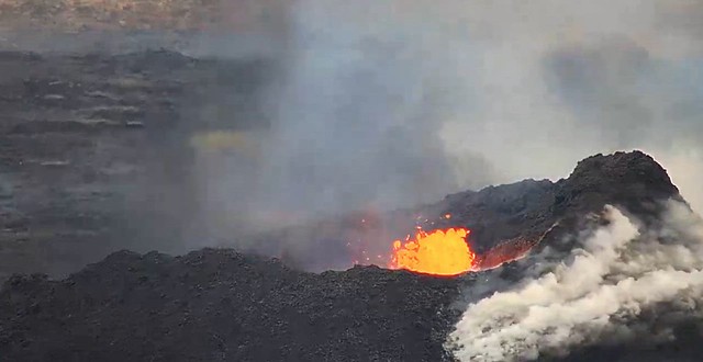 Mt. Hagafell-Mt. Stóra Skógfell area eruption, Iceland (4:43 PM-on, 17 April 2024)