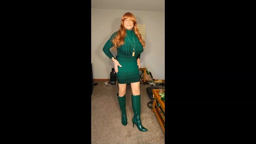 Green/Black Nova Dress 2025 | Having fun wearing my bodycon … | Flickr