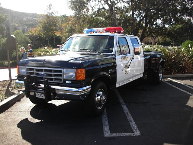 LOS ANGELES COUNTY SHERIFF'S DEPARTMENT (LASD) - FORD DUALLY PICKUP TRUCK